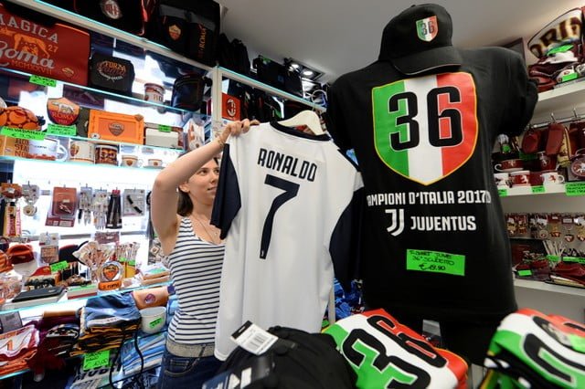 สื่ออิตาลีเผย ยูเวนตุส ฟันเงินขายเสื้อครึ่งหนึ่งของค่าตัว โรนัลโด ภายใน 24 ชั่วโมง