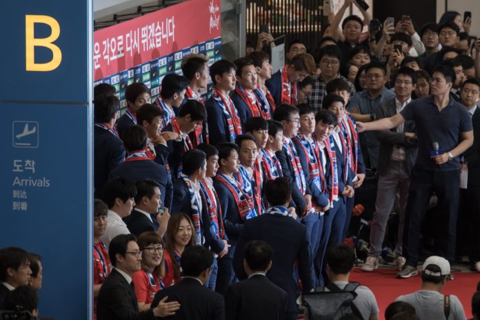 สมาคมบอลเกาหลีใต้ ไม่เอาผิดคนปาไข่ใส่นักเตะที่สนามบิน